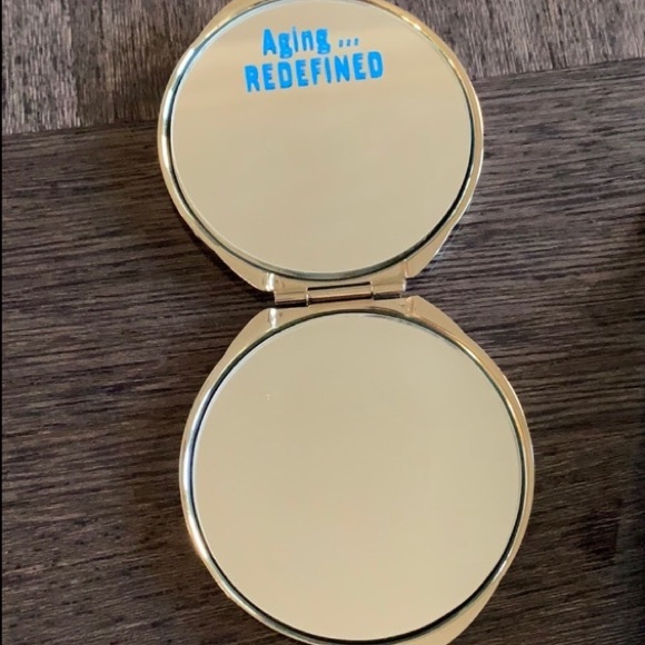 Rodan + Fields Compact Hand-Held Mirror! 💥 - Picture 2 of 2